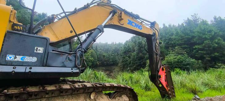 Buy XCMG XE700C Used Excavator / 1