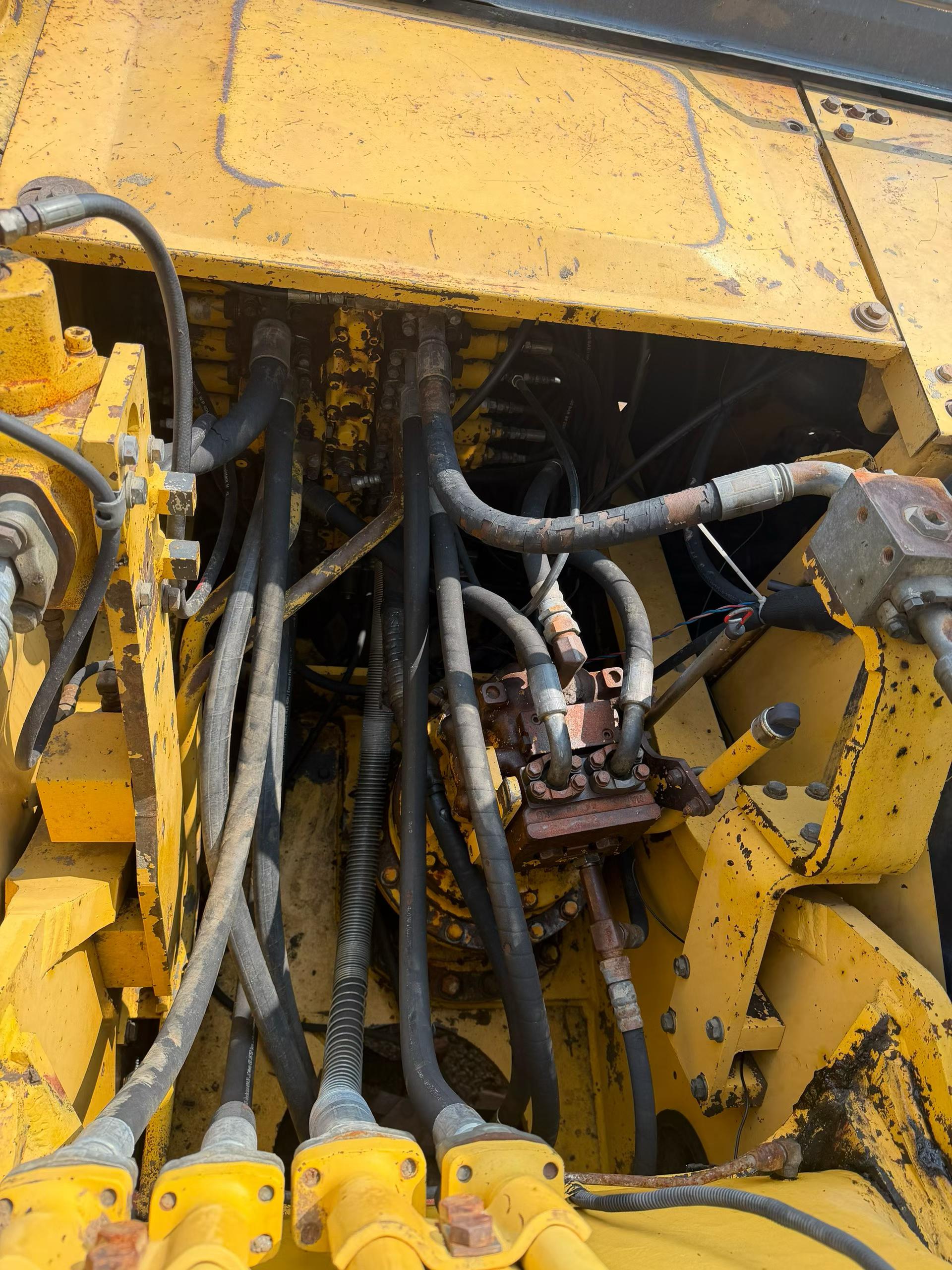 Buy Komatsu PC210-7 Used Excavator / 7 Buy Komatsu PC210-7 Used Excavator / 7