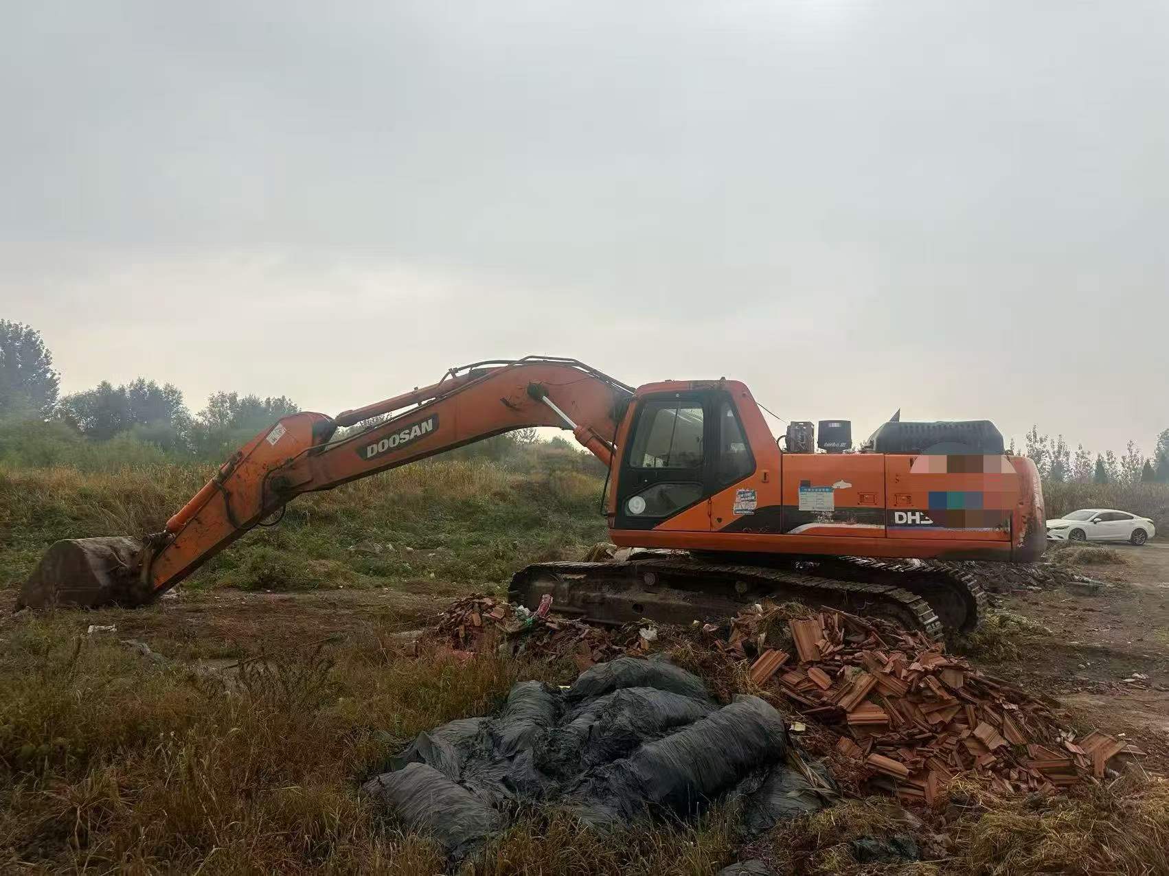 Buy Doosan DH300-7 Used Excavator / 4 Buy Doosan DH300-7 Used Excavator / 4