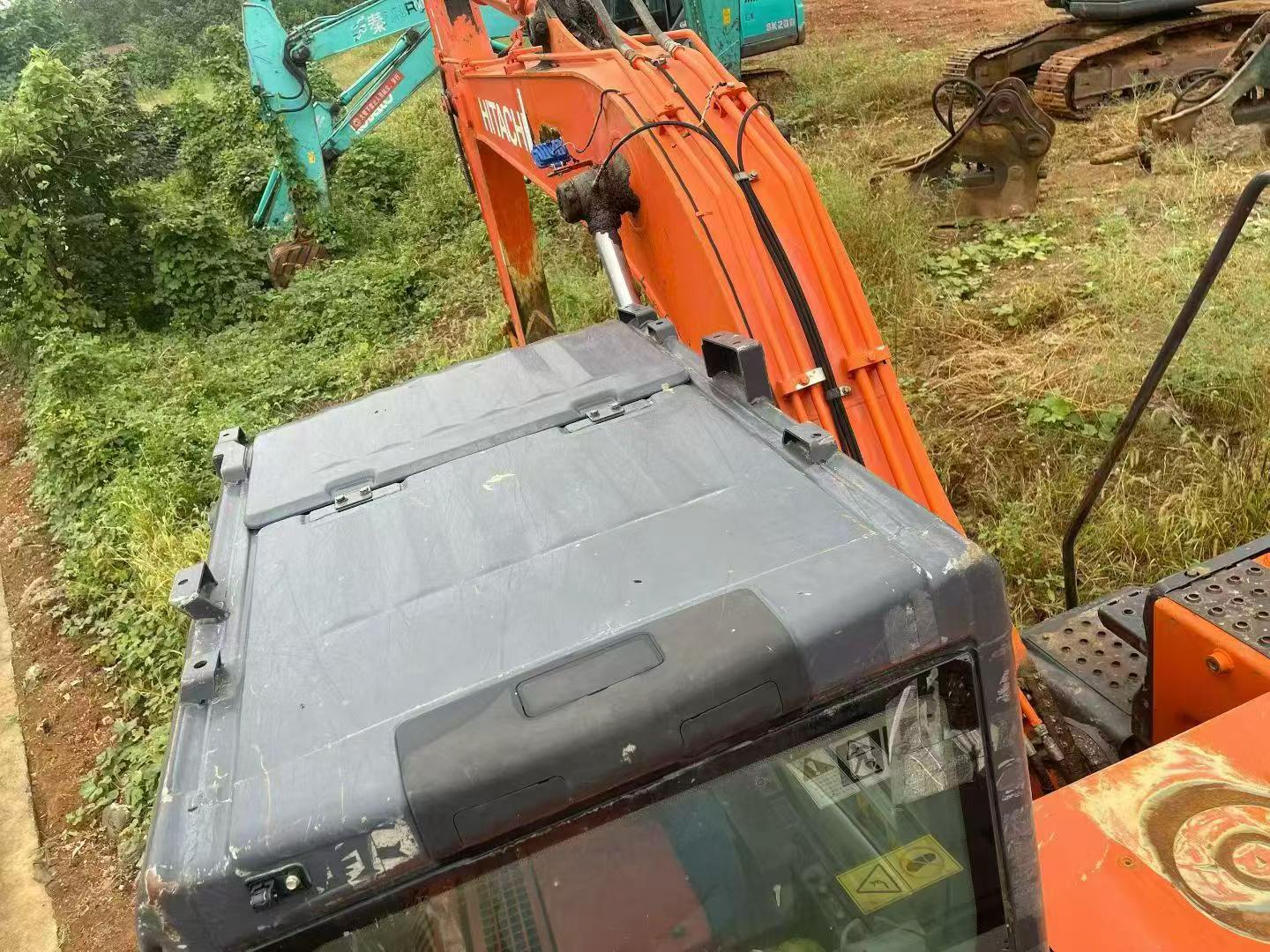 Buy Hitachi EX130H-5 Used Excavator / 8