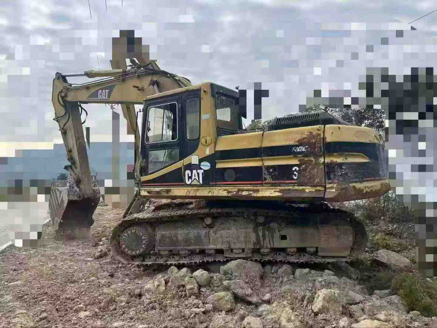 Buy Caterpillar 320V2 Used Excavator / 2