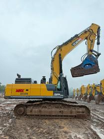 Buy XCMG XE550DK Used Excavator / 2 Buy XCMG XE550DK Used Excavator / 2