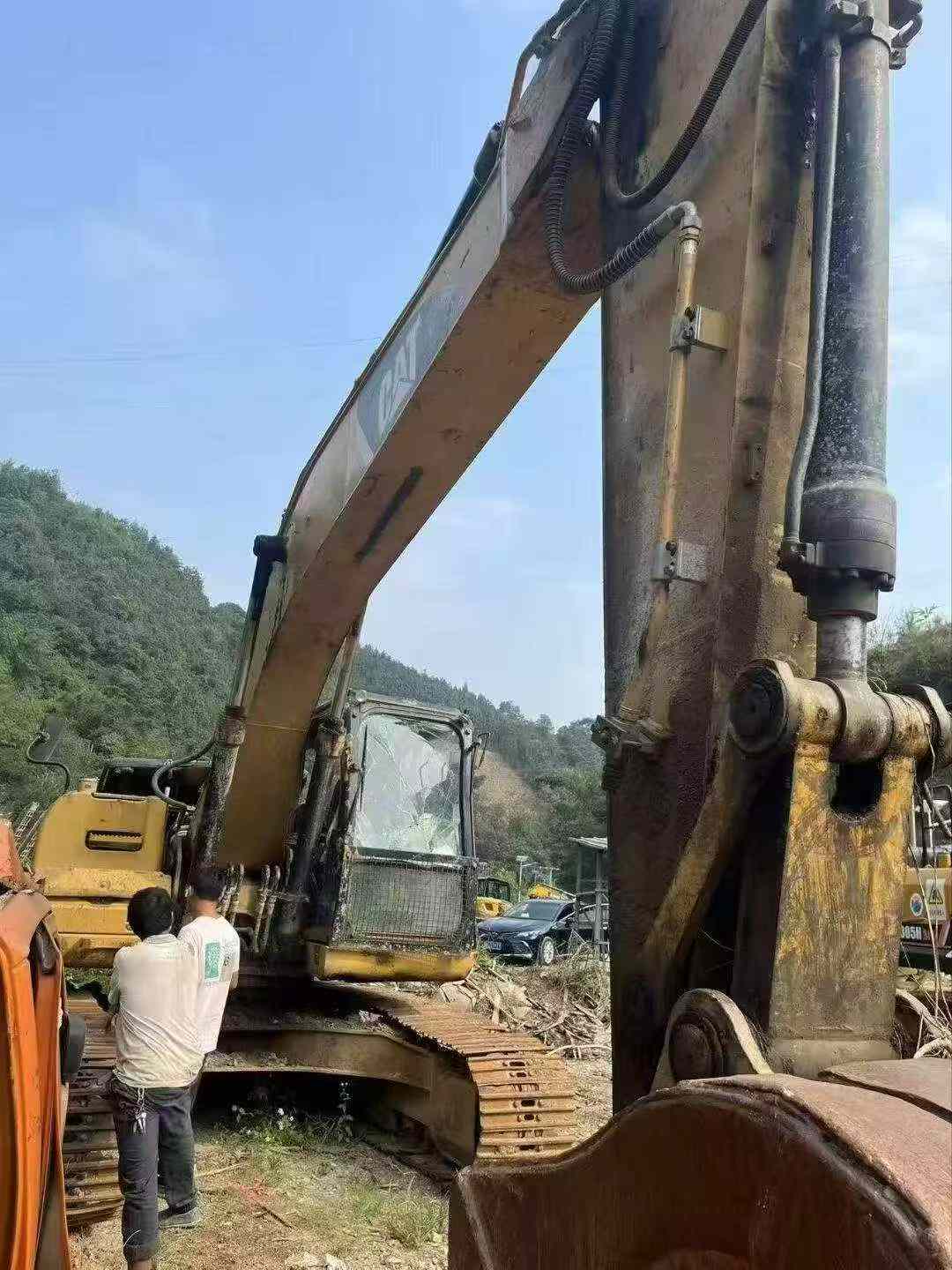 Buy Caterpillar 323DL Used Excavator / 3 Buy Caterpillar 323DL Used Excavator / 3