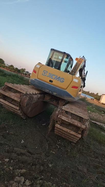 Buy XCMG XE75C Used Excavator / 1