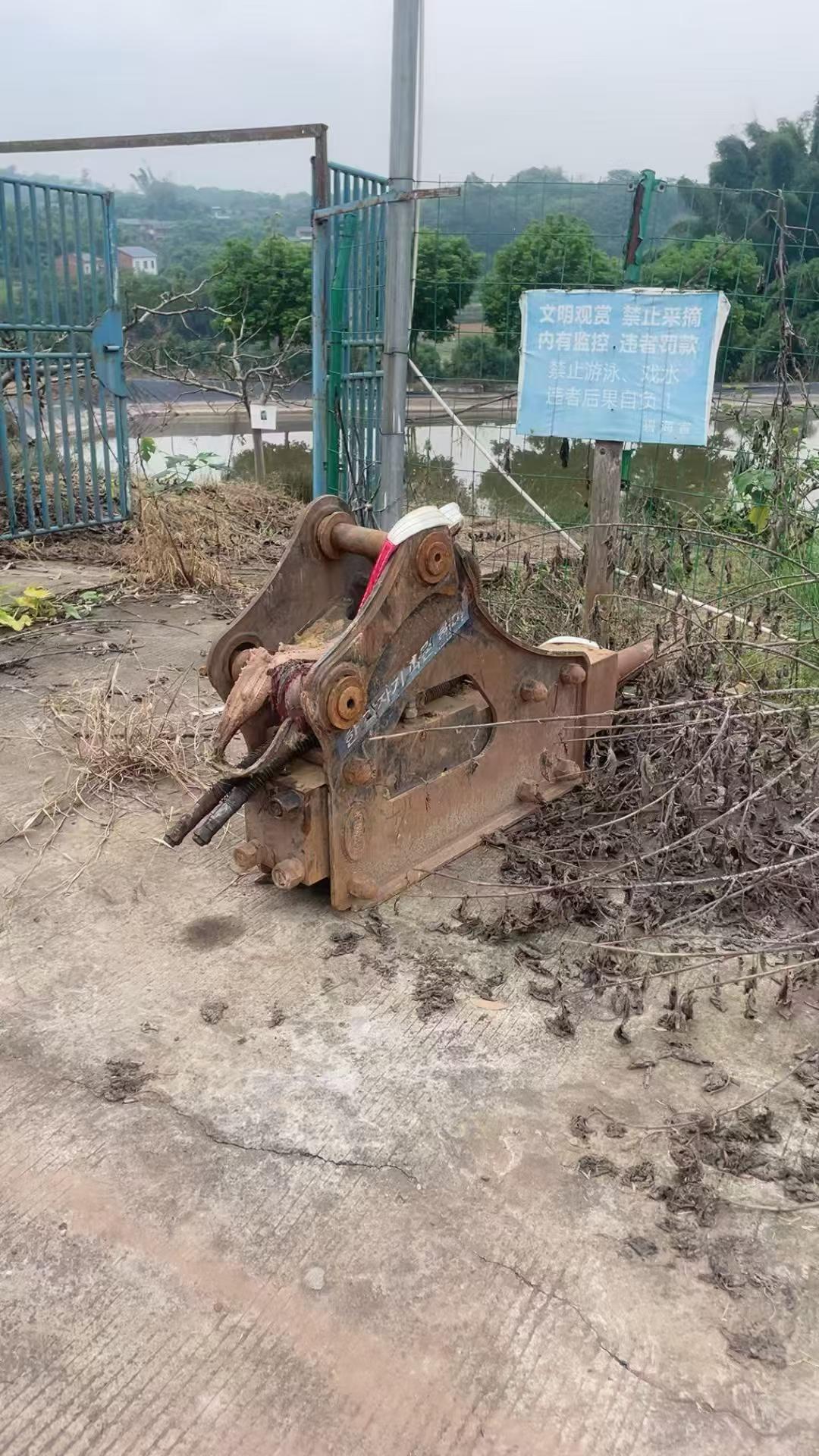Compre Excavadora Hyundai R130W Usada / 5
