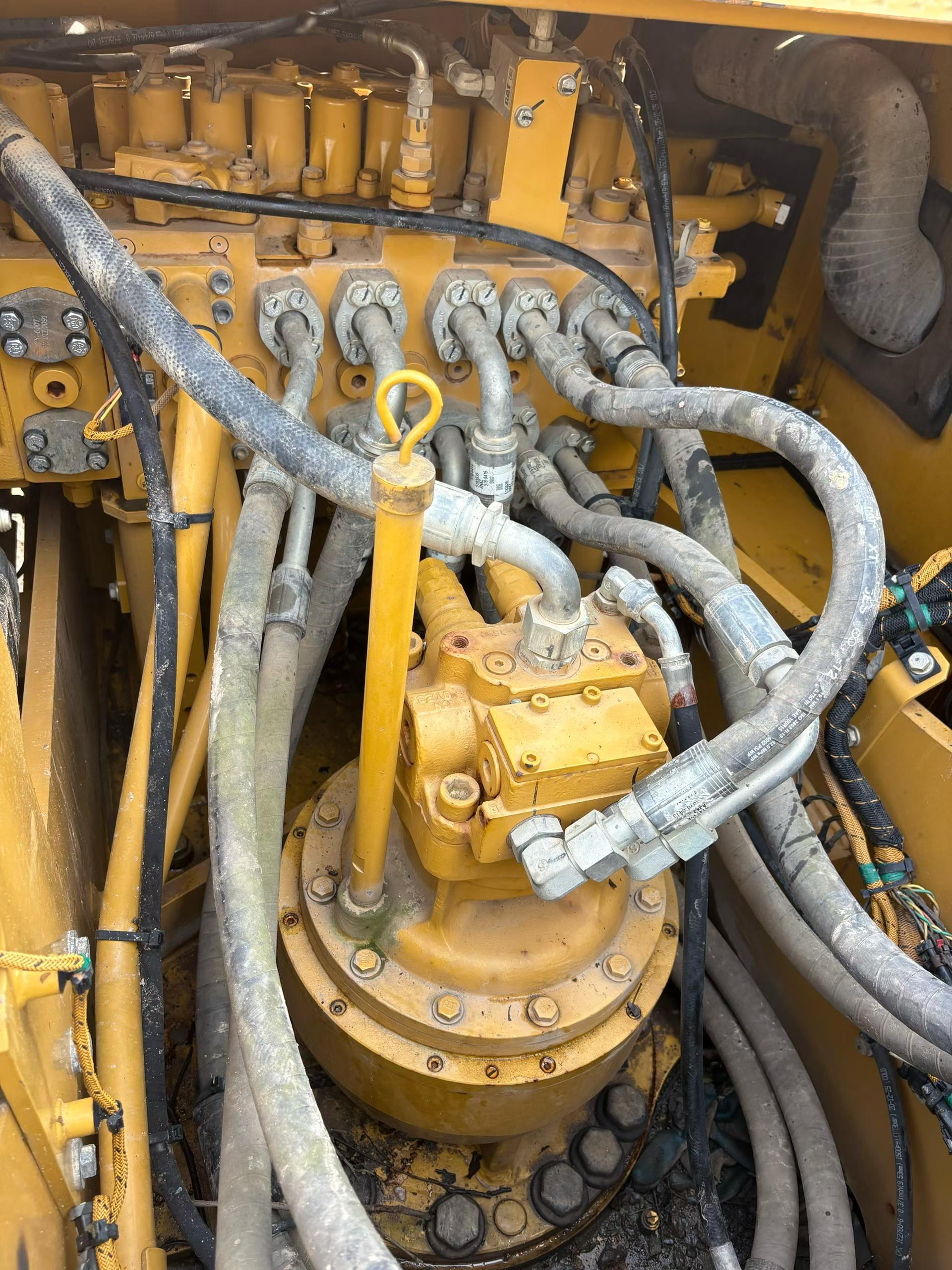 Buy Caterpillar 323 Used Excavator / 6