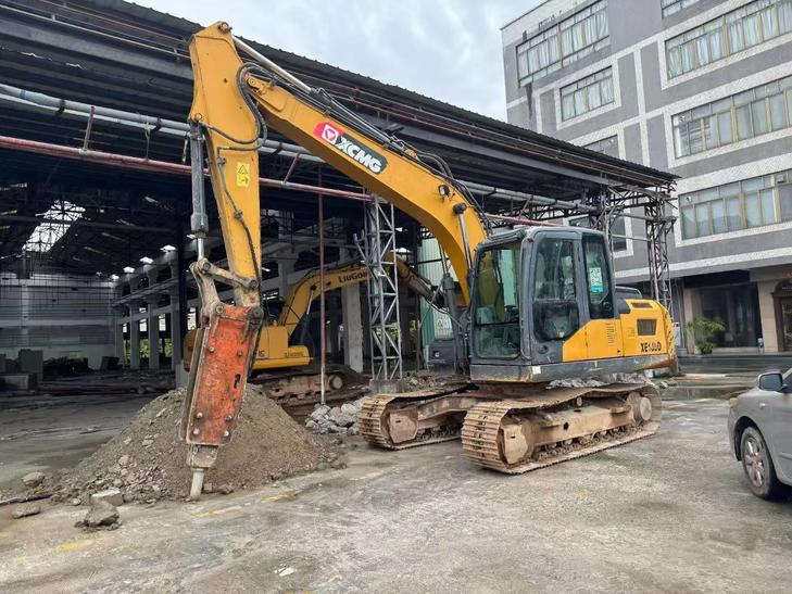 Buy XCMG XE135B Used Excavator / 1