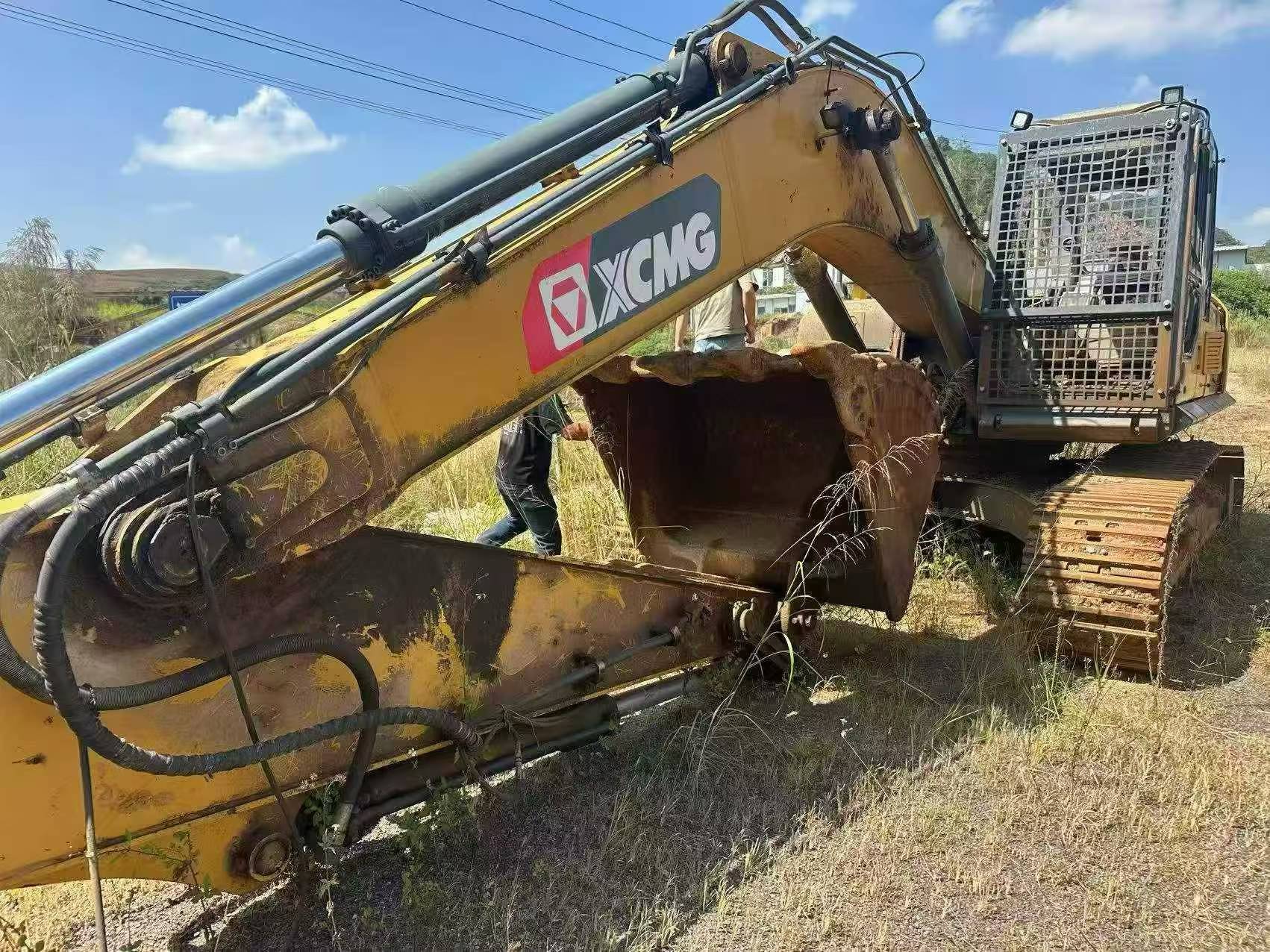 Buy XCMG XE270DK Used Excavator / 6