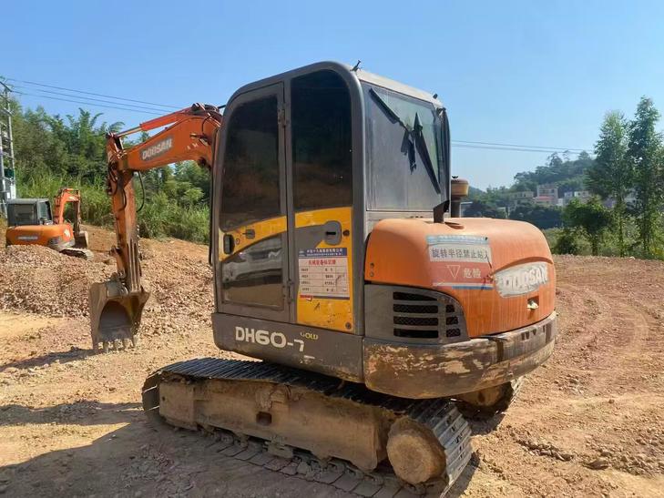 Buy Doosan DH60-7 Used Excavator / 1