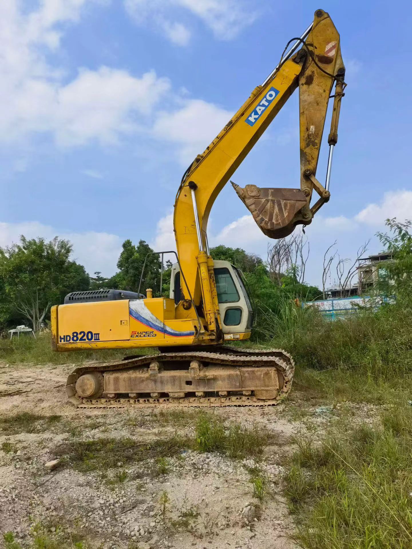 Buy Kato 820-3SP Used Excavator / 3