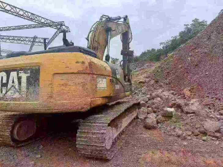 Buy Caterpillar 323 Used Excavator / 1