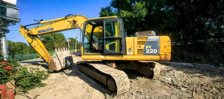 Buy Komatsu PC220-8 Used Excavator / 1