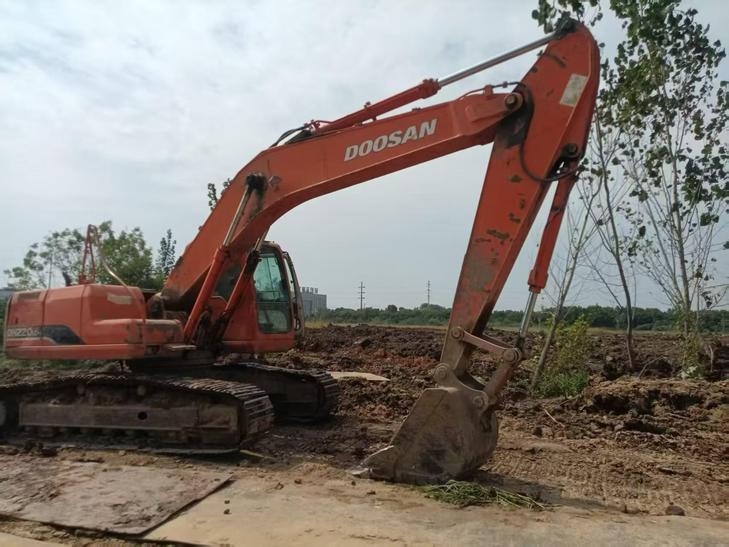 Buy Doosan DH220 Used Excavator / 1