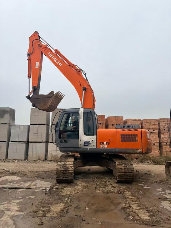 Buy Hitachi ZX200-3G Used Excavator / 1