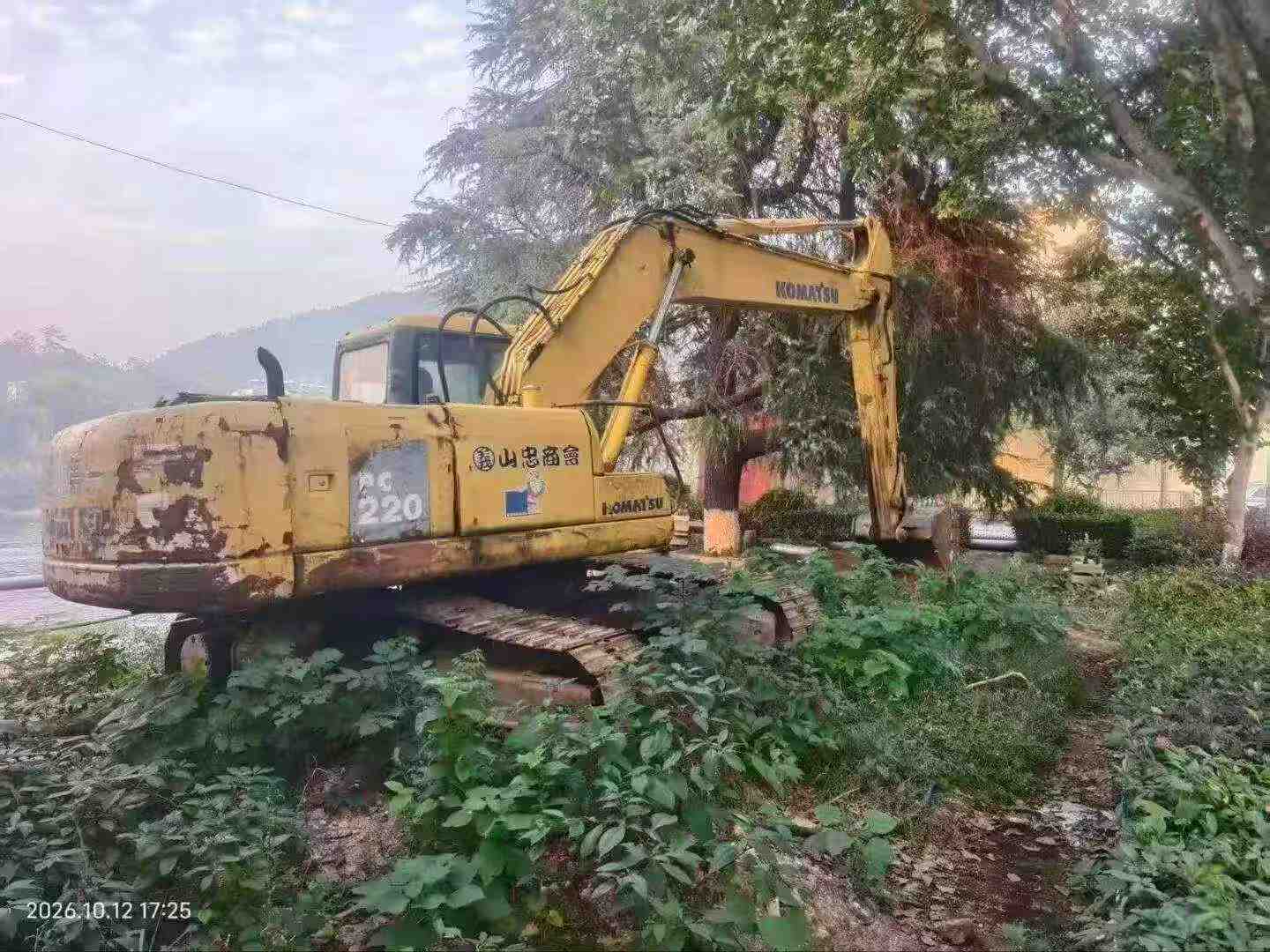Buy Komatsu PC220 Used Excavator / 4