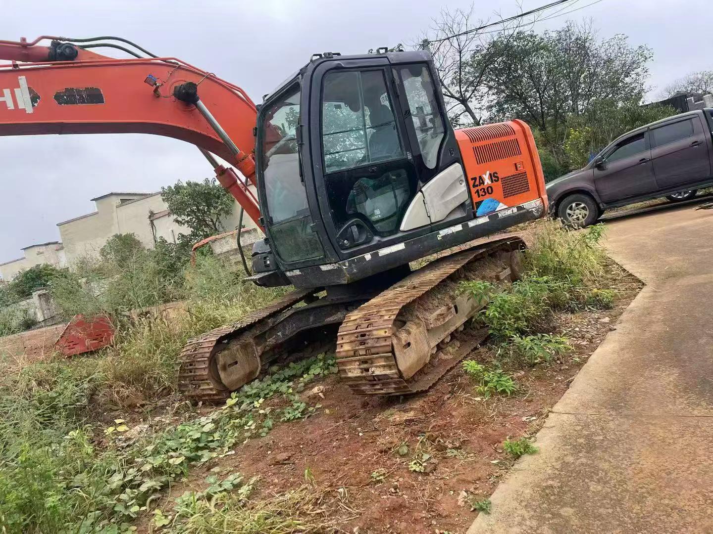 Buy Hitachi EX130H-5 Used Excavator / 3