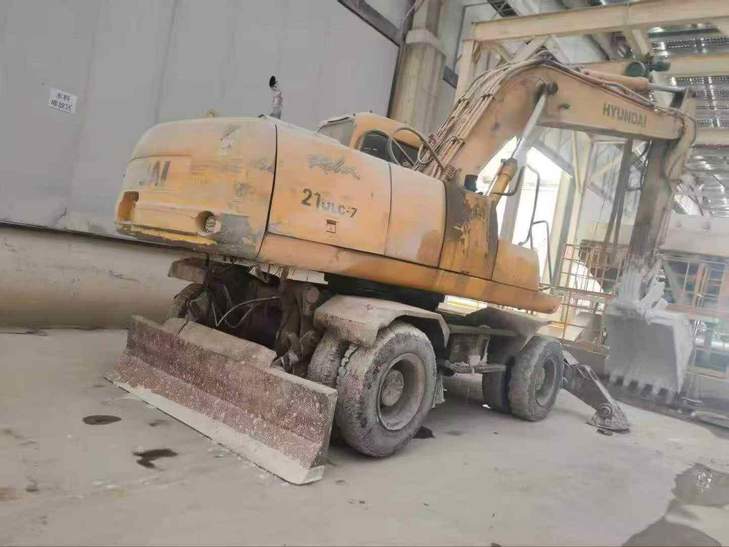 Buy Hyundai R210W Used Excavator / 1