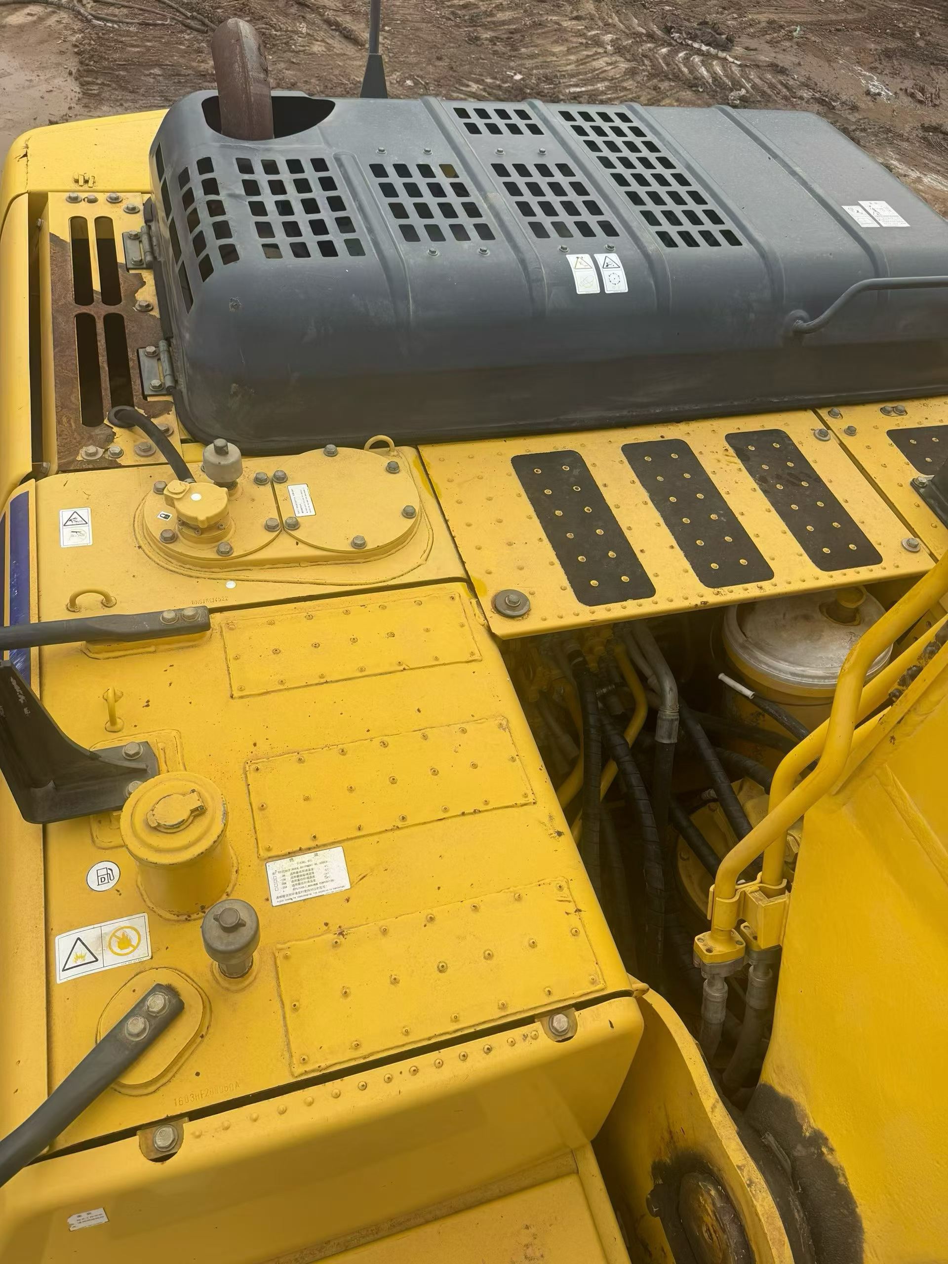 شراء حفارة Komatsu PC240-6 مستعملة / 3