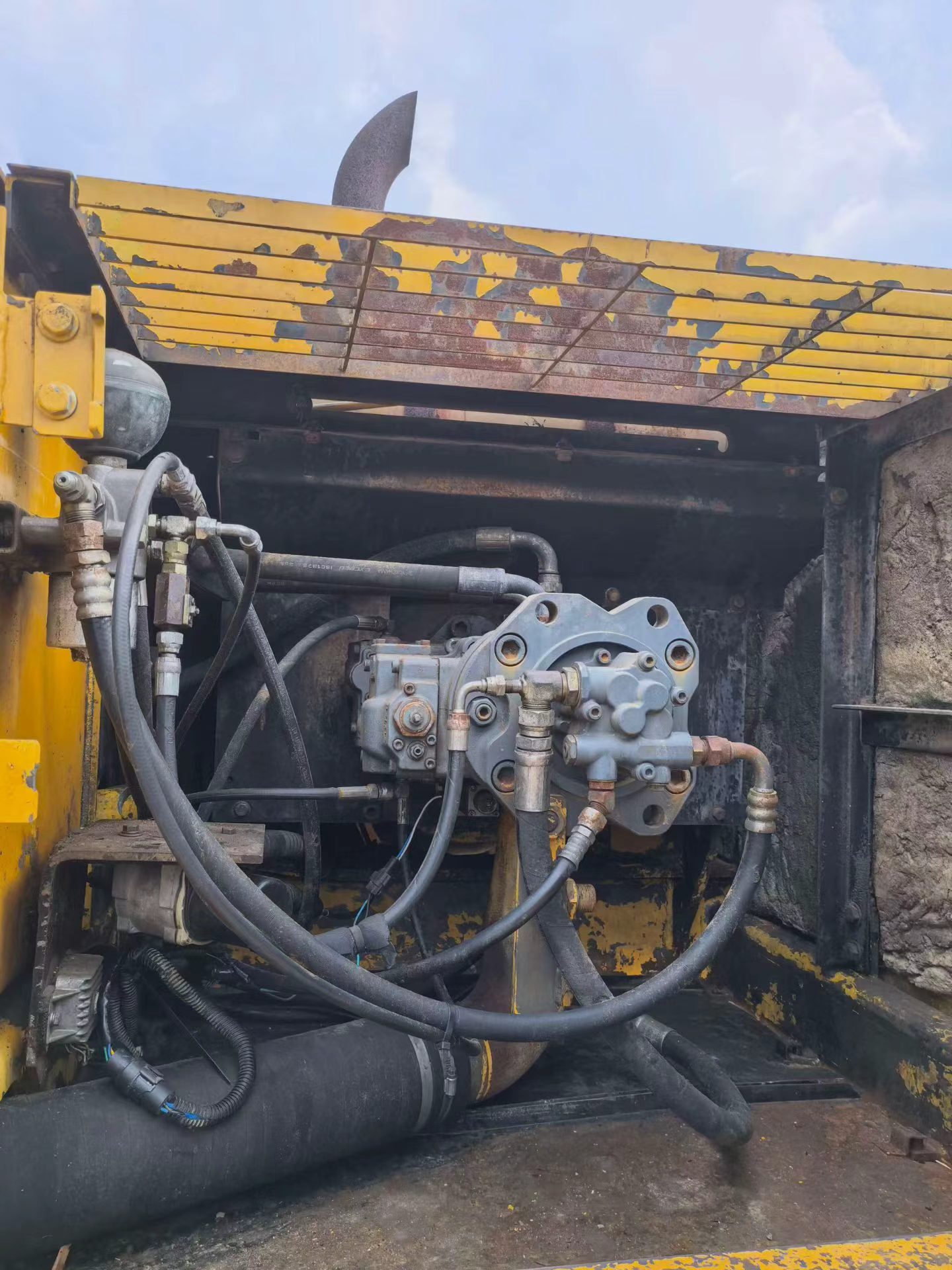 Buy Kato 820-3SP Used Excavator / 5