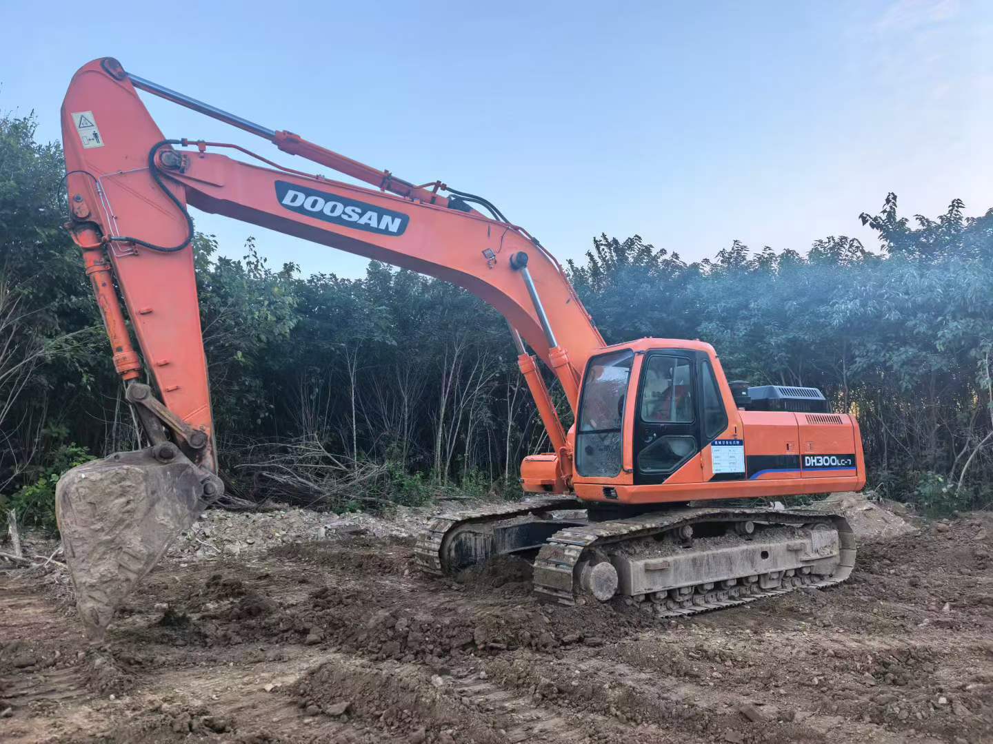Buy Doosan DH300-7 Used Excavator / 4