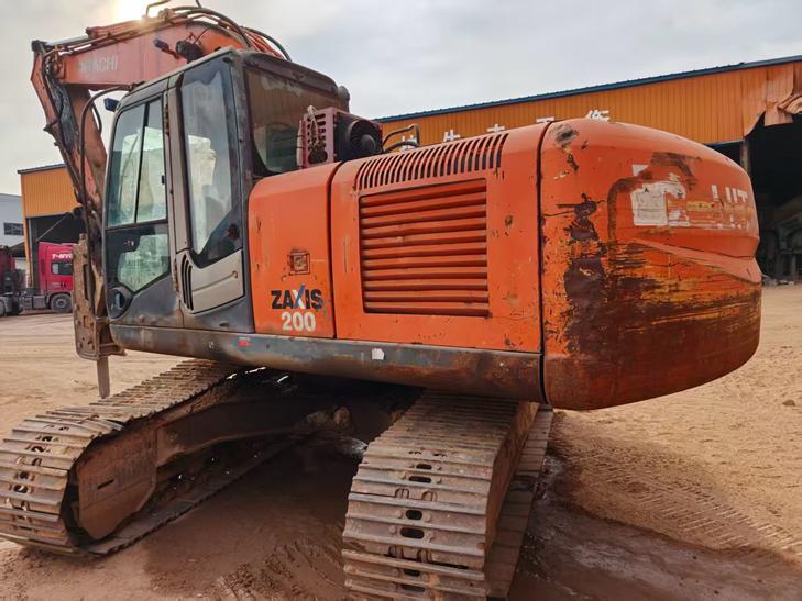 Buy Hitachi EX200-3 Used Excavator / 1
