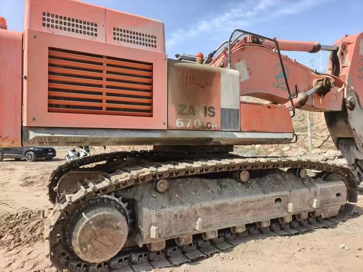 Buy Hitachi ZX520LC Used Excavator / 1