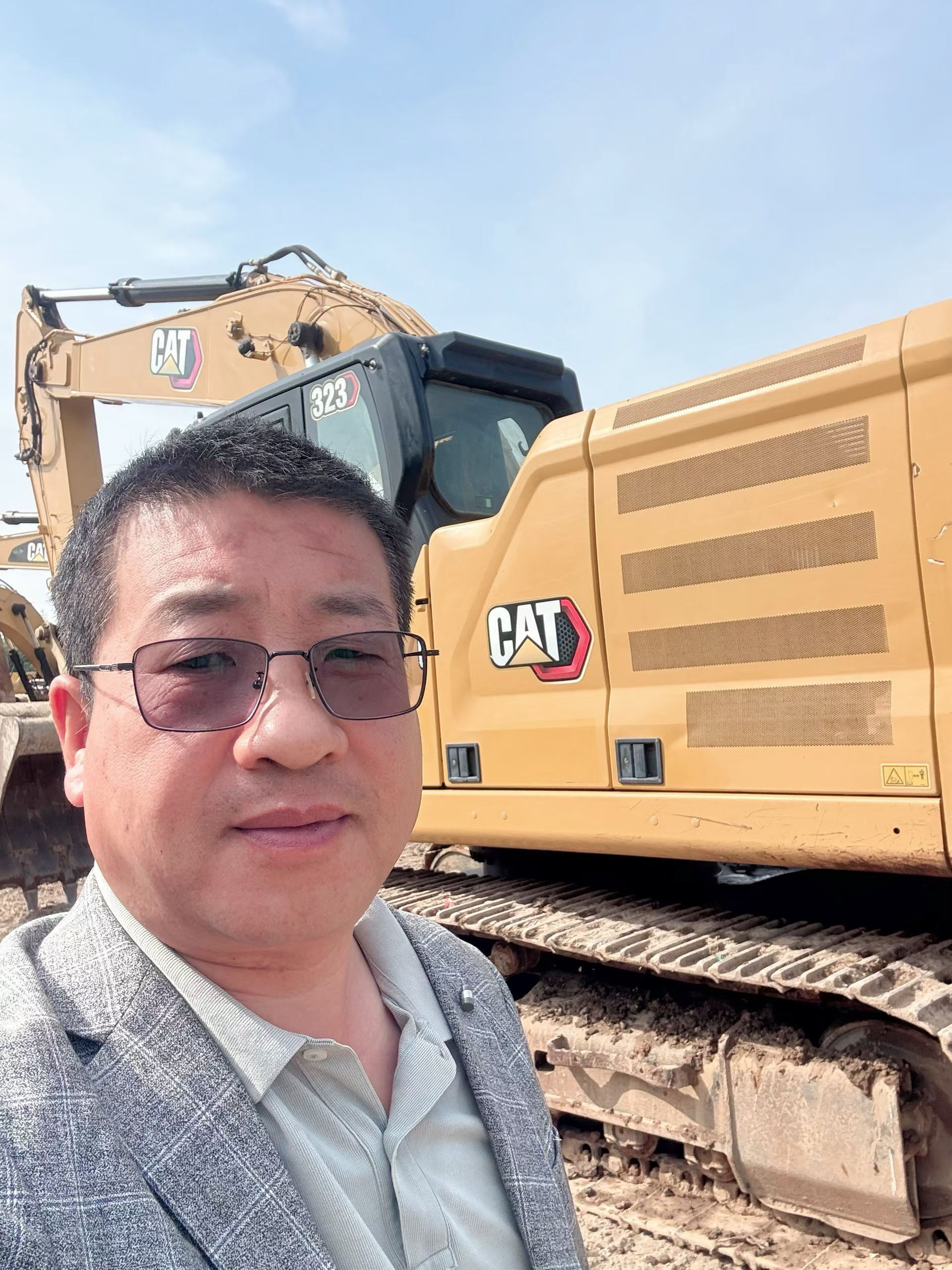 Buy Caterpillar 323 Used Excavator / 2