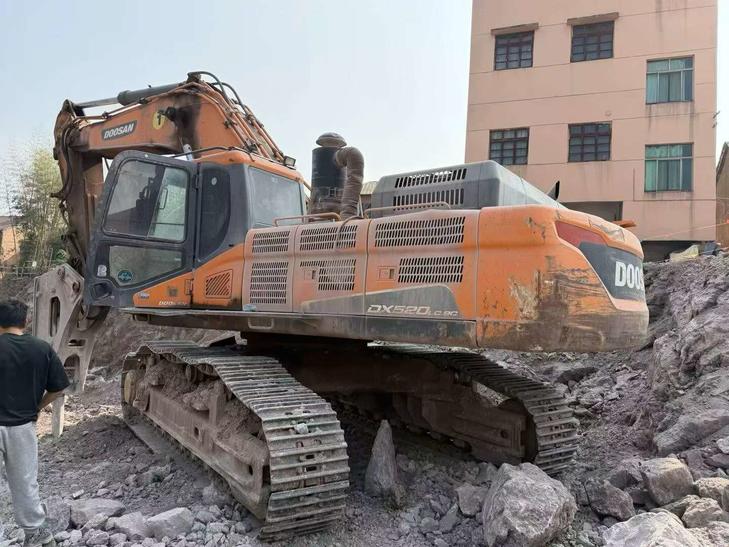 Buy Doosan DX520LC-9C Used Excavator / 1
