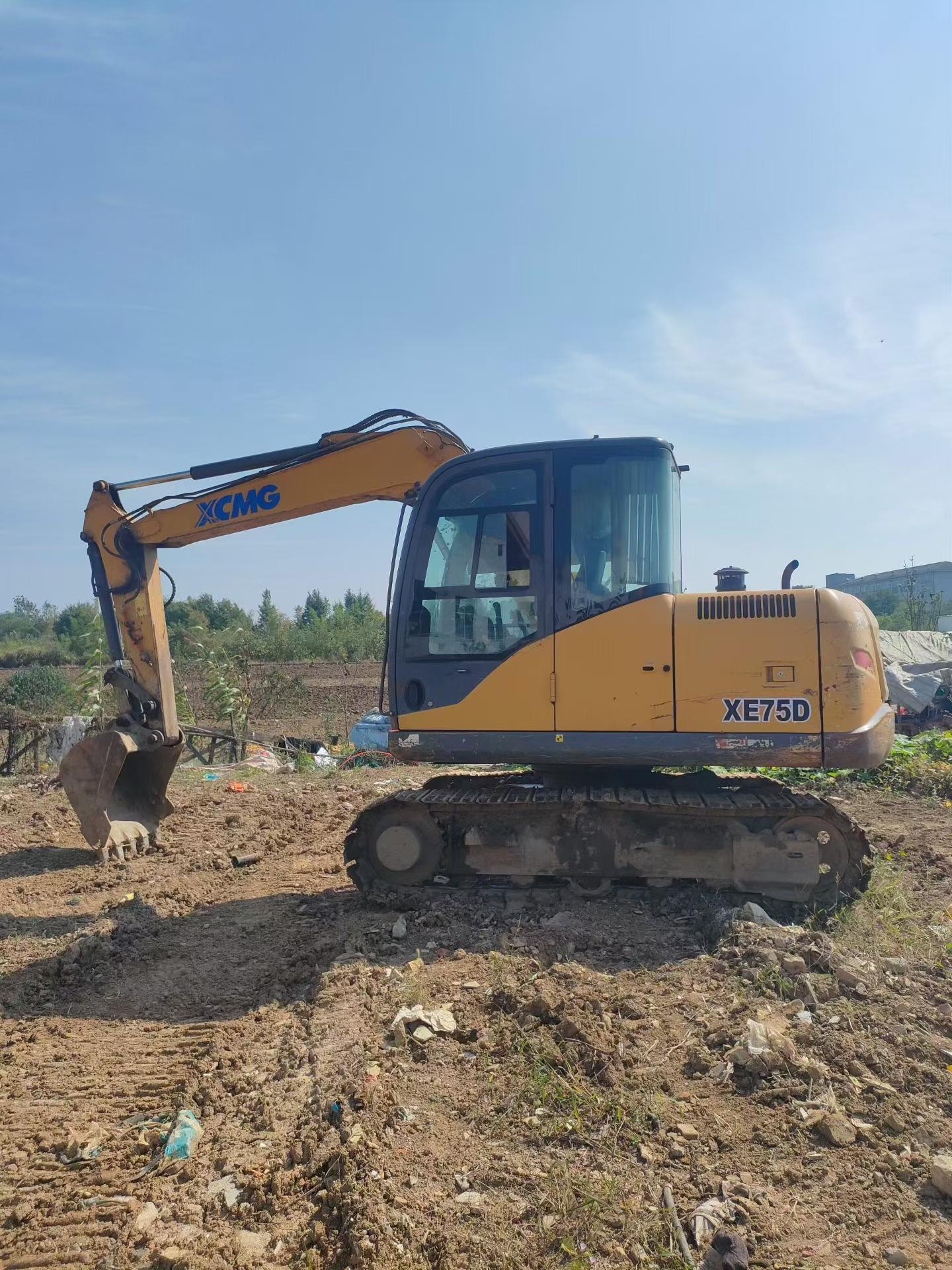 Buy XCMG XE75C Used Excavator / 3