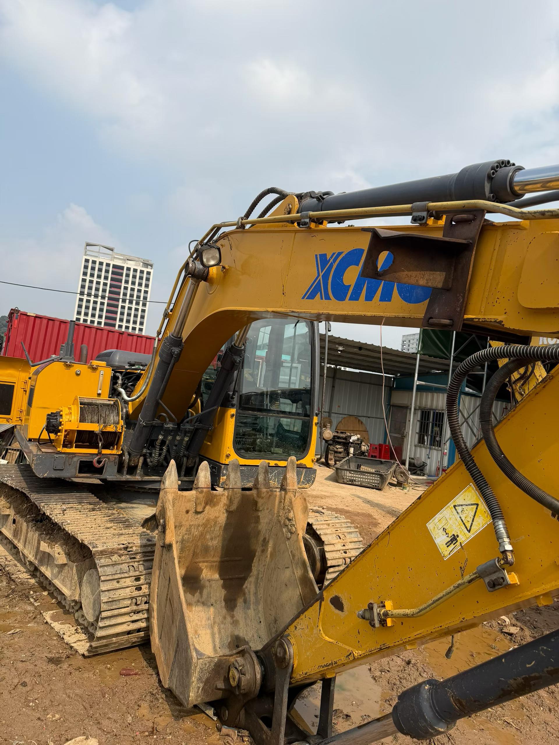 Buy XCMG XE135B Used Excavator / 2
