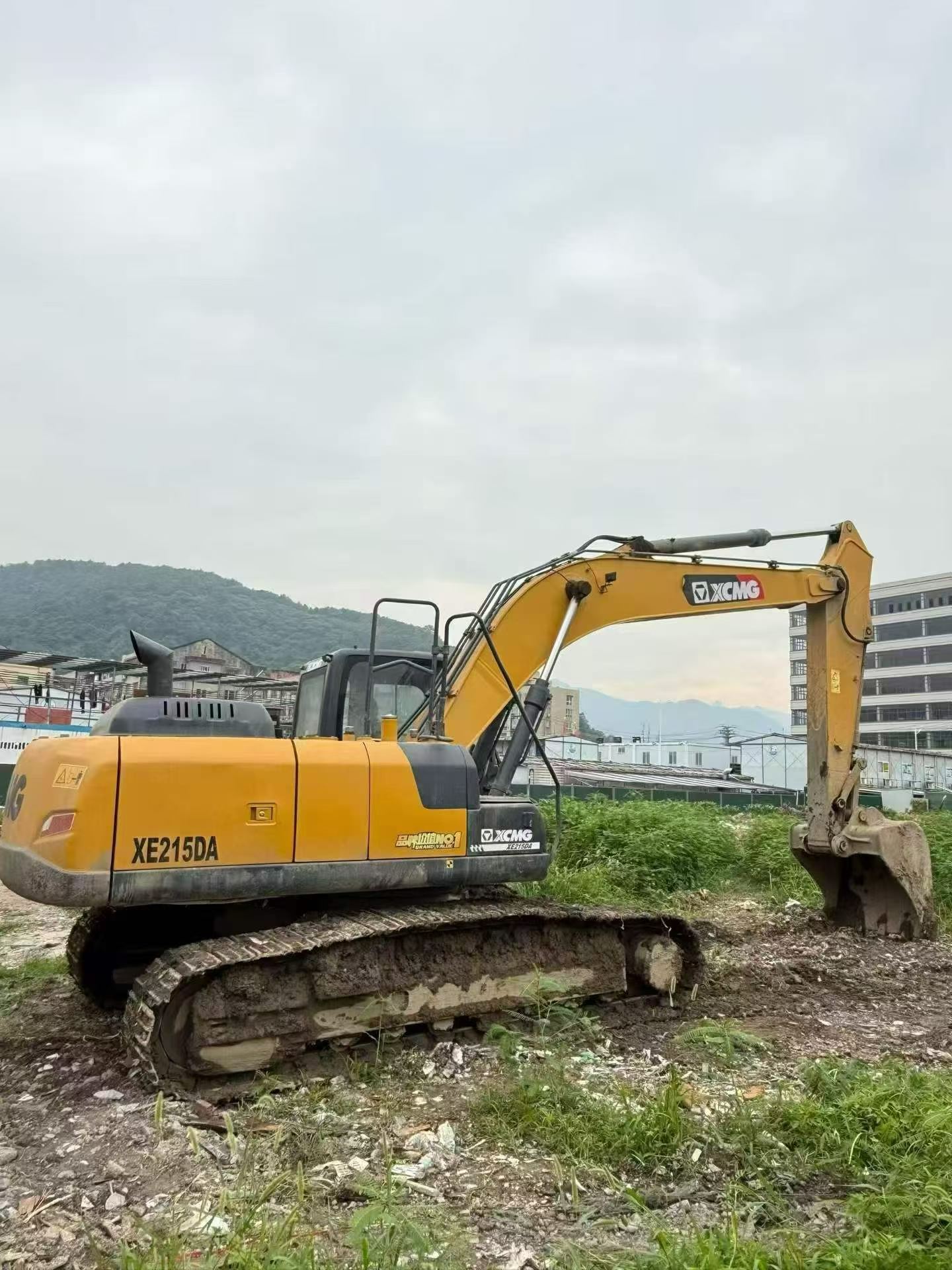 Buy XCMG XE215DA Used Excavator / 2