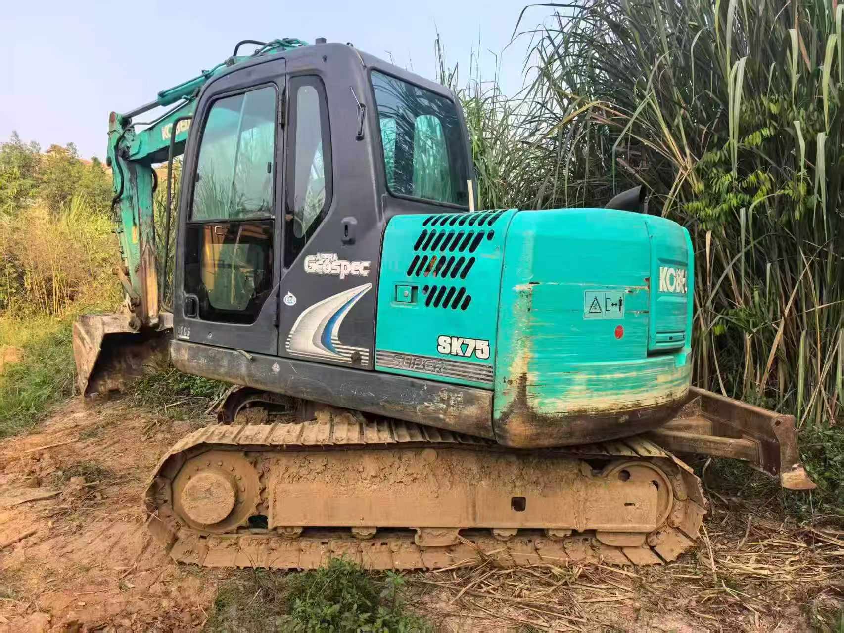 شراء Kobelco SK75 مستعمل حفارة