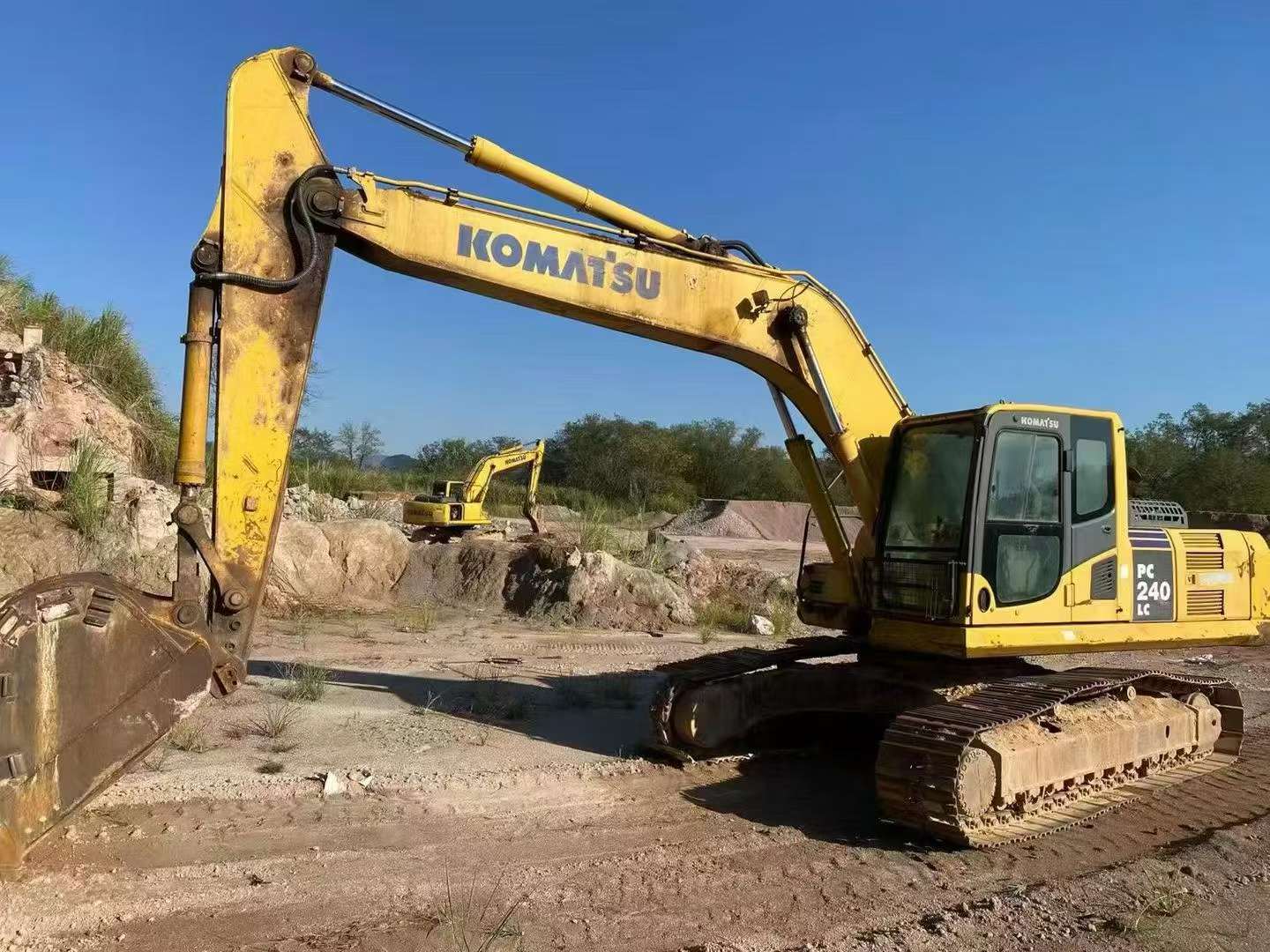 Buy Komatsu PC240-6 Used Excavator / 4