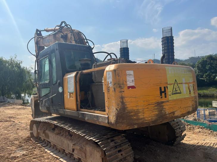 Buy Hyundai R215-7C Used Excavator / 1