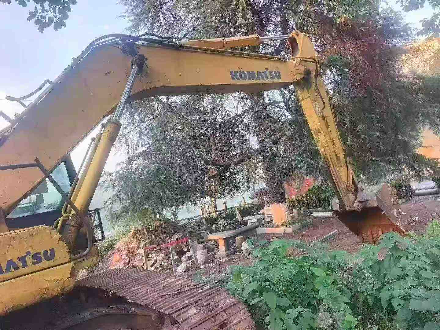 Buy Komatsu PC220 Used Excavator / 5