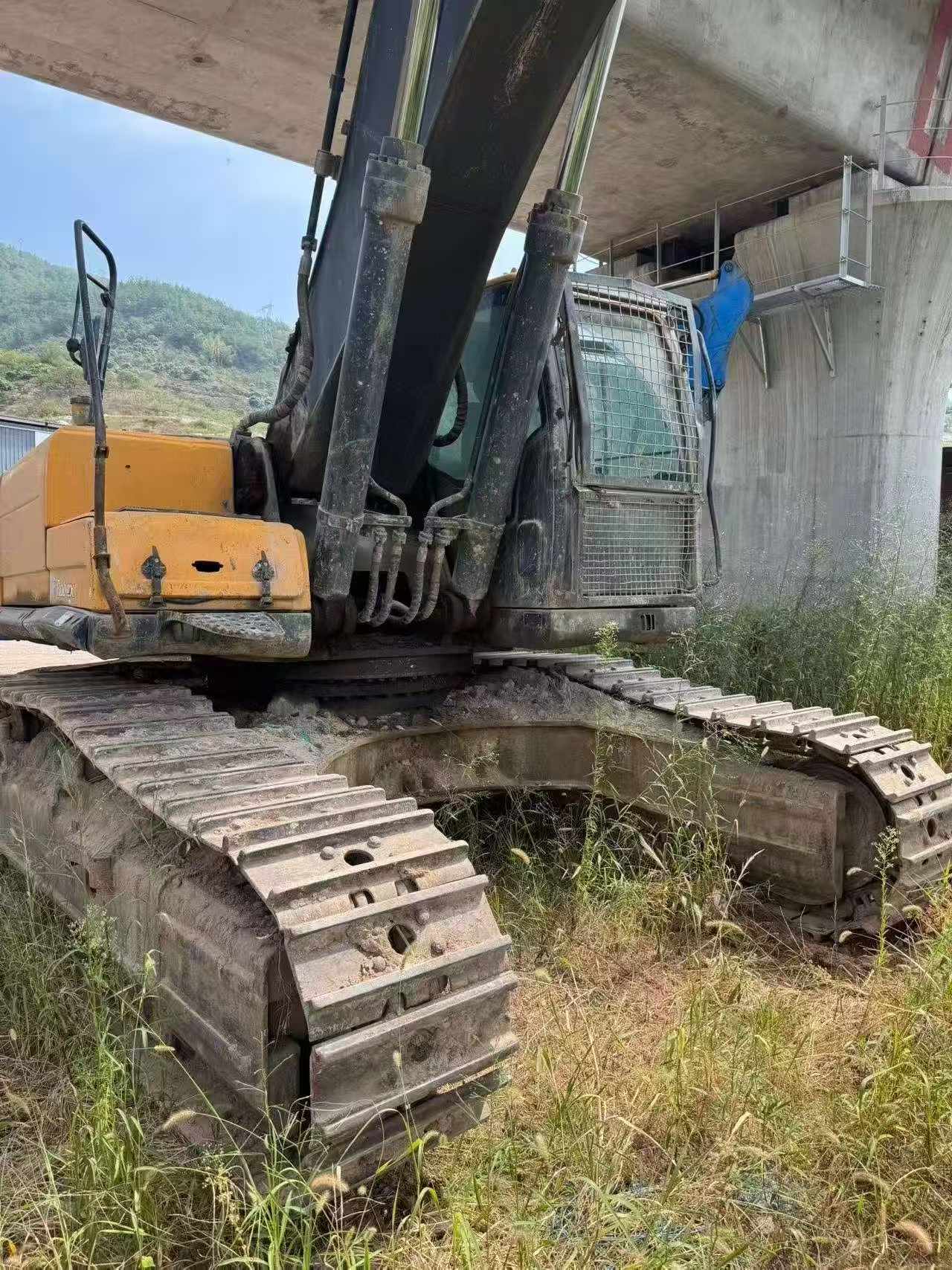 Buy Hyundai R395LVS Used Excavator / 2