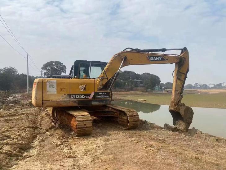 Buy Sany SY135C Used Excavator / 1