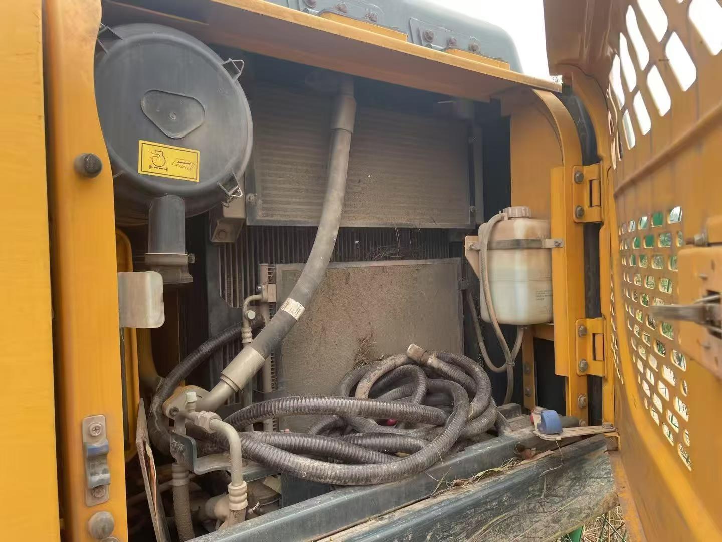 Compre Excavadora Hyundai R130W Usada / 2