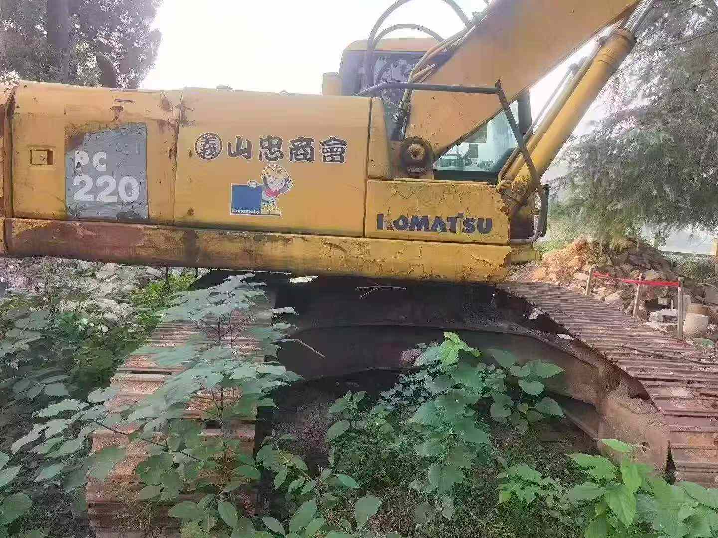 Buy Komatsu PC220 Used Excavator / 2
