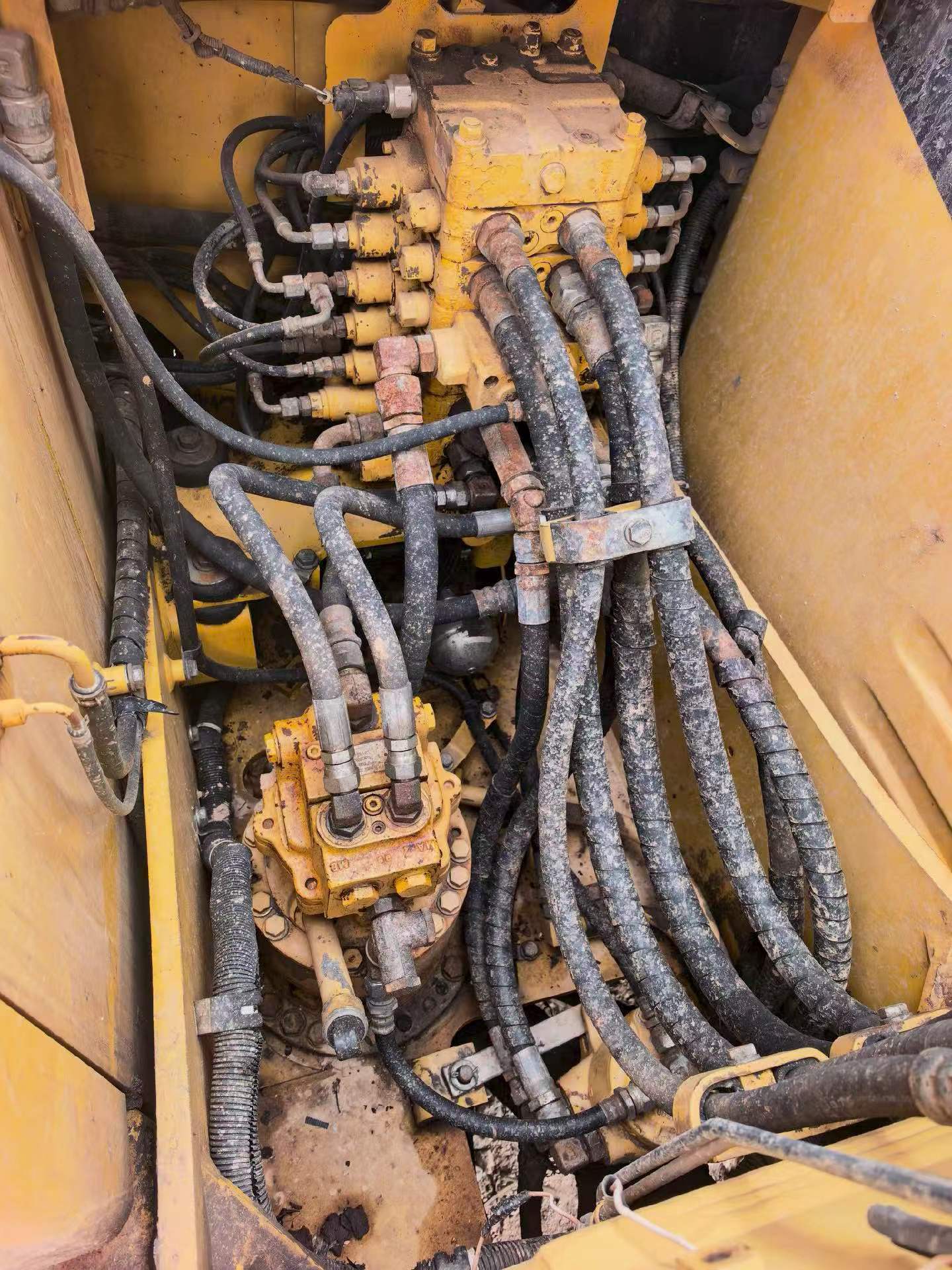 Buy Komatsu PC130-7 Used Excavator / 8
