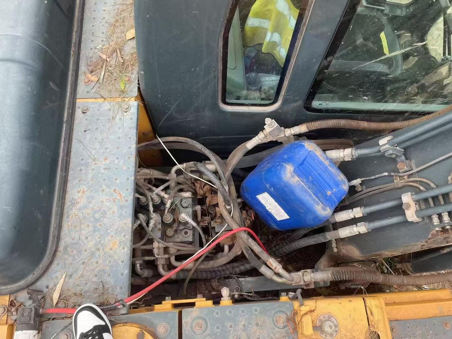 Compre Excavadora Hyundai R130W Usada / 3