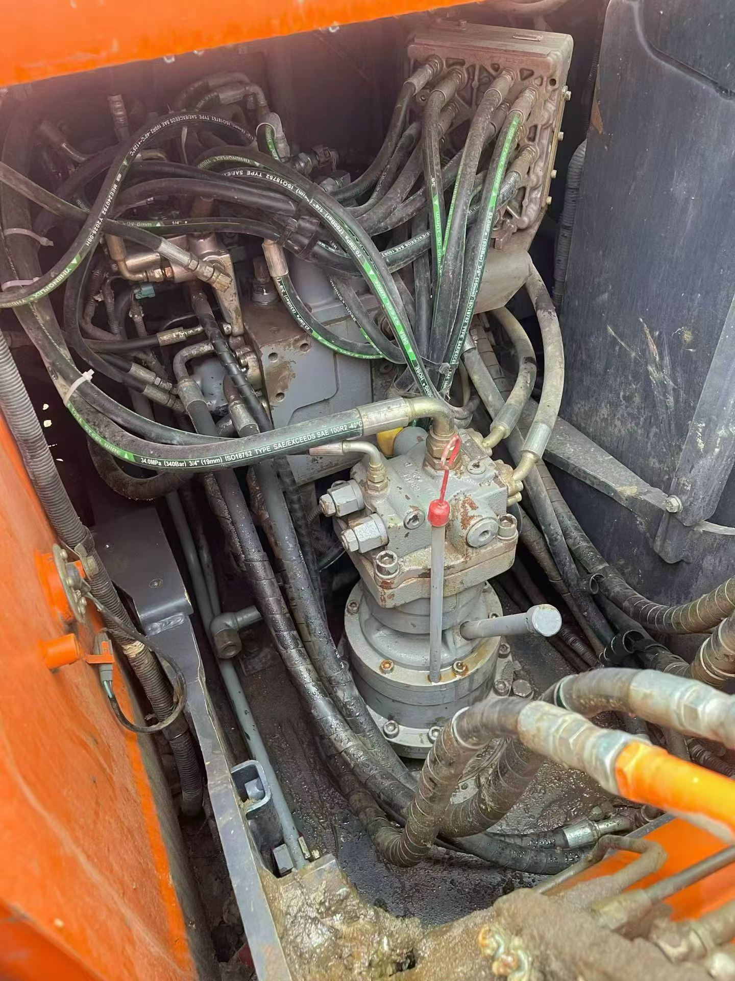 Buy Hitachi EX130H-5 Used Excavator / 6
