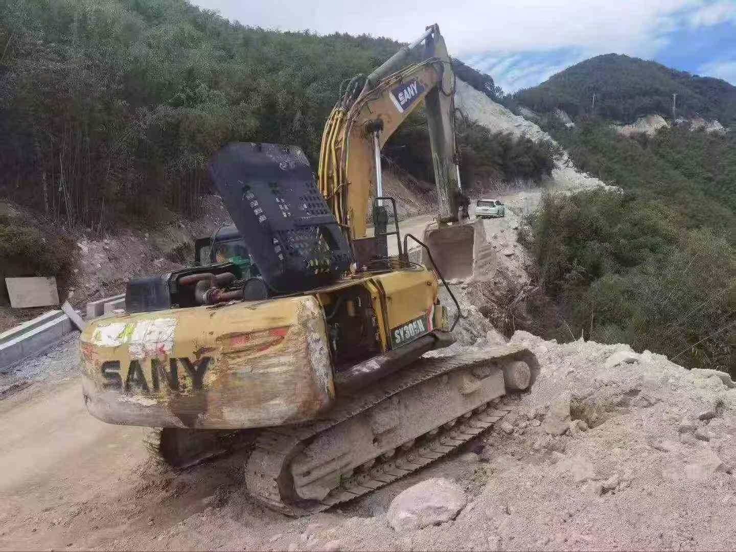 Buy Sany SY245H Used Excavator / 2