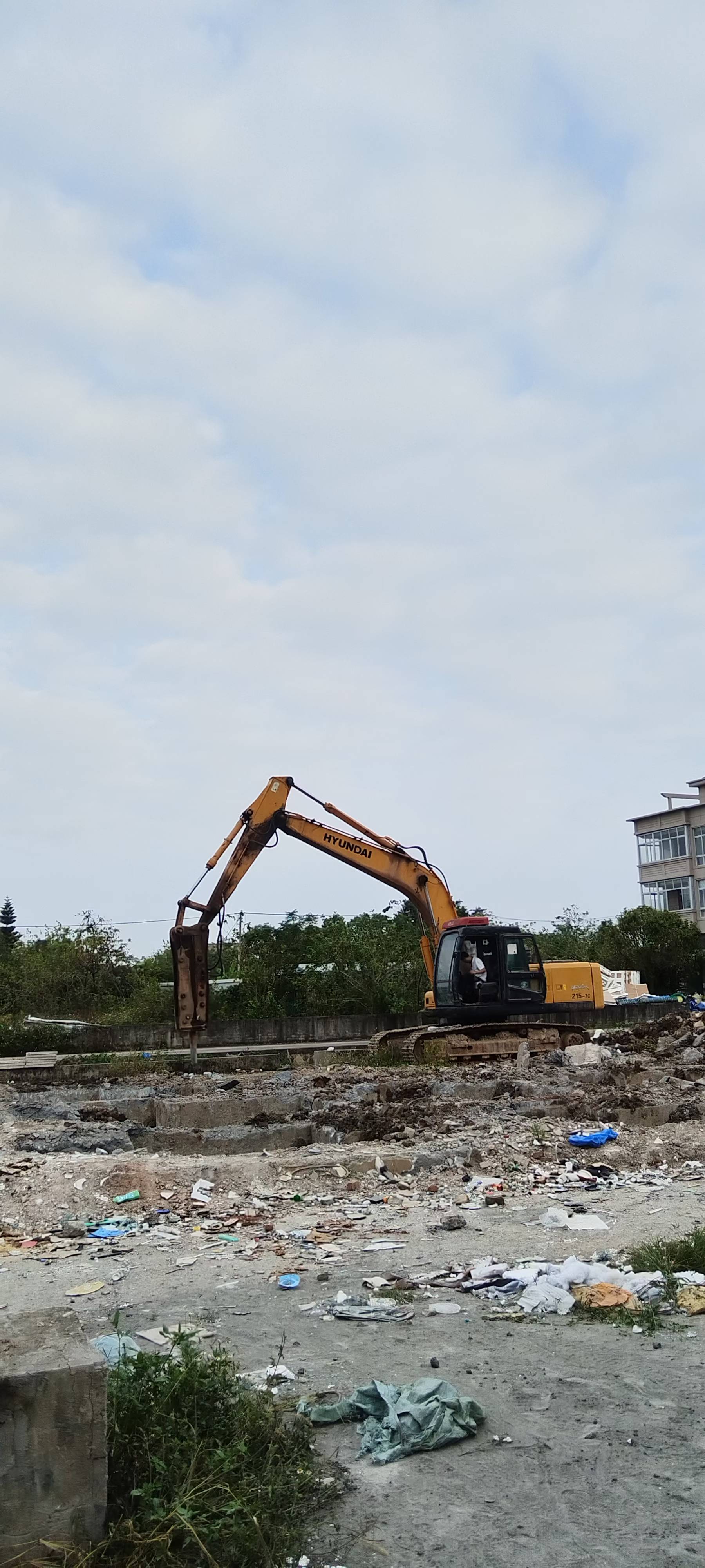 Buy Hyundai R215-7 Used Excavator / 2