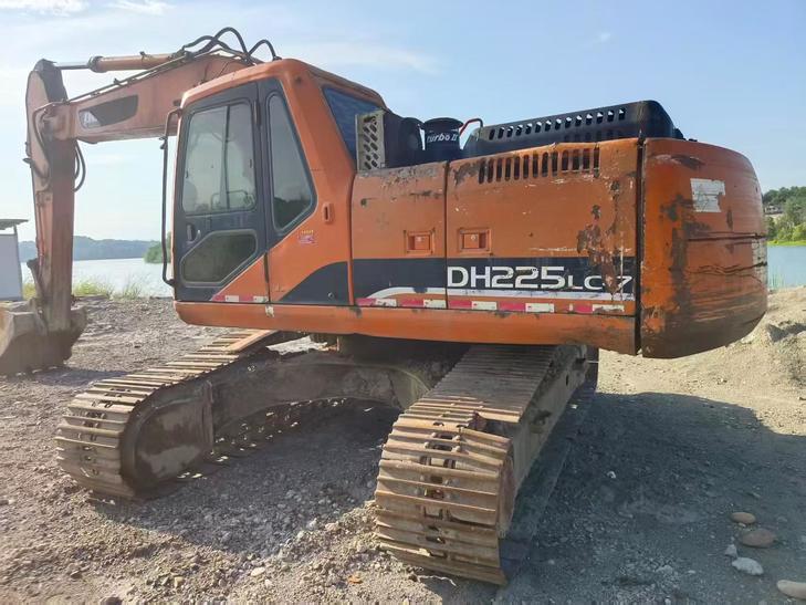 Buy Doosan DH225-7 Used Excavator / 1