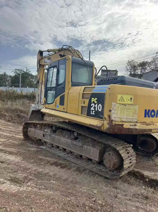 Buy Komatsu PC210-8 Used Excavator / 1