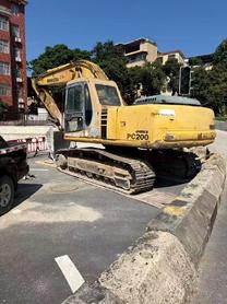 Buy Komatsu PC200-6 Used Excavator / 2 Buy Komatsu PC200-6 Used Excavator / 2