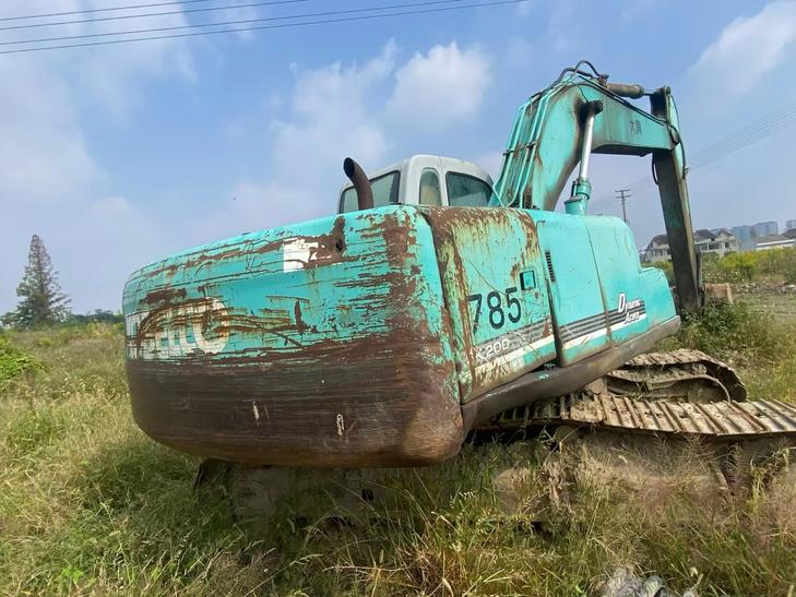 Buy Kobelco SK200 Used Excavator / 1