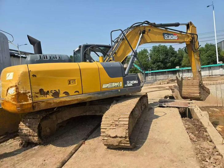 Buy XCMG XE205DA Used Excavator / 1
