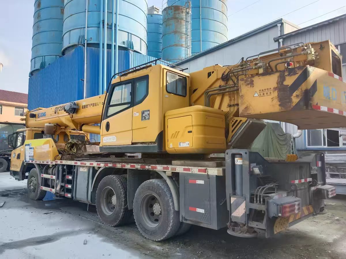 Buy XCMG Used Excavator / 3